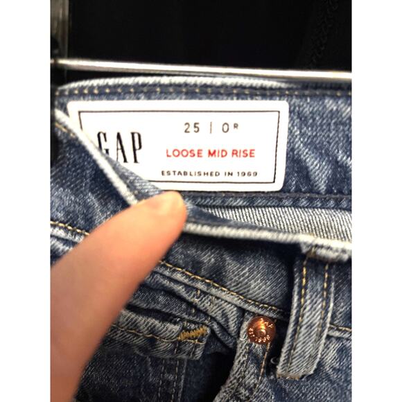 Gap Loose Mid Rise Jeans - Picture 2 of 3